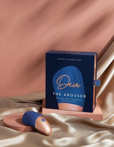 Deia The Arouser Pulsing Plate Clitoral Vibrator with 10 Patterns - Clit Ticklers and Pulsators