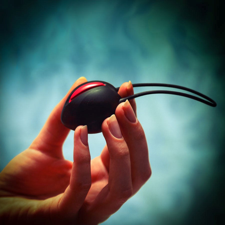 Unleash Intimate Strength - Fun Factory Smartball UNO in Red/White - - Love Eggs and Kegel Exercisers