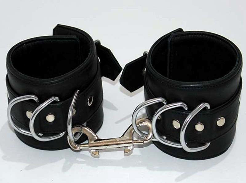 Hells Couture Triple D Ring Bondage Cuffs & Connector - - Cuffs And Restraints