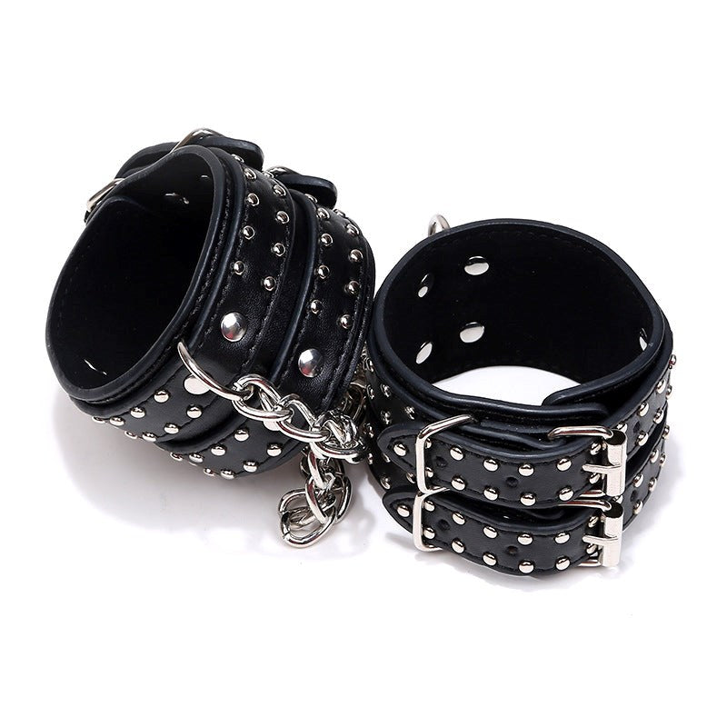 BDStyle Studded Wrist Cuffs With Chain Premium Bondage Restraints - Rabbit Vibrators