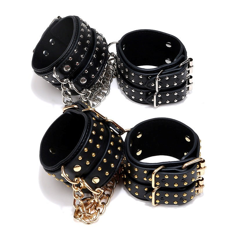 BDStyle Studded Wrist Cuffs With Chain Premium Bondage Restraints - Rabbit Vibrators