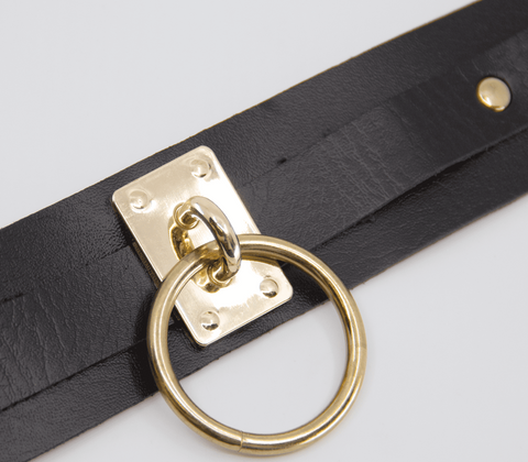 Love In Leather O Ring Faux Leather BDSM Collar with Metal Shackle Plate - Collars and Leads