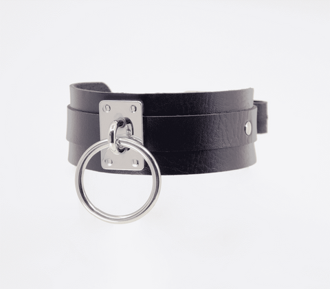 Love In Leather O Ring Faux Leather BDSM Collar with Metal Shackle Plate - Collars and Leads