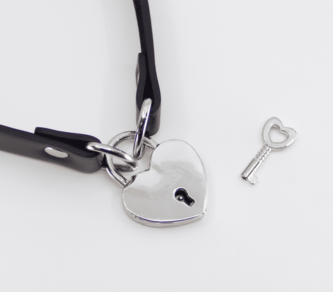Love In Leather Heart Padlock Faux Leather Choker with Functional Lock - Collars and Leads