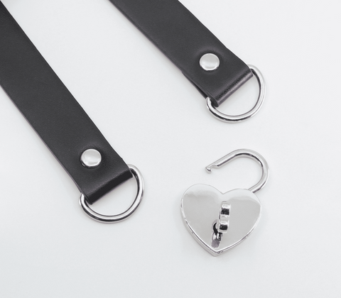 Love In Leather Heart Padlock Faux Leather Choker with Functional Lock - Collars and Leads