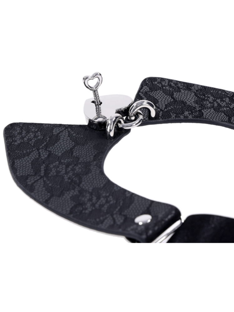 Sportsheets Sex and Mischief Heartbound Lace Day Collar with Heart Lock - Collars and Leads